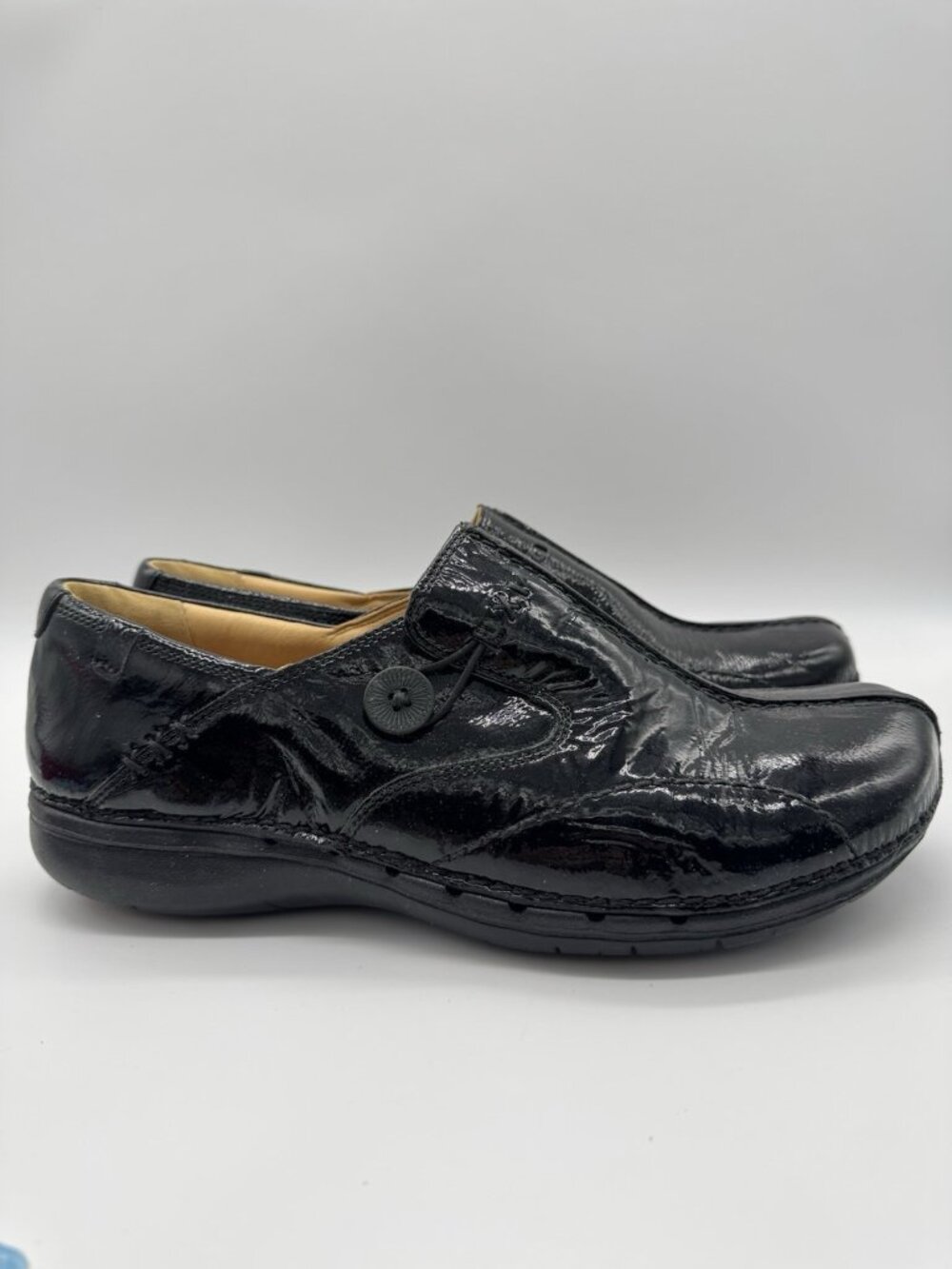 Clarks Unstructured 26103621 10M Un Loop Black Patent Leather Slip On Shoes New